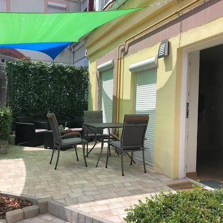 La Bella Centrum Piros/sarga 公寓