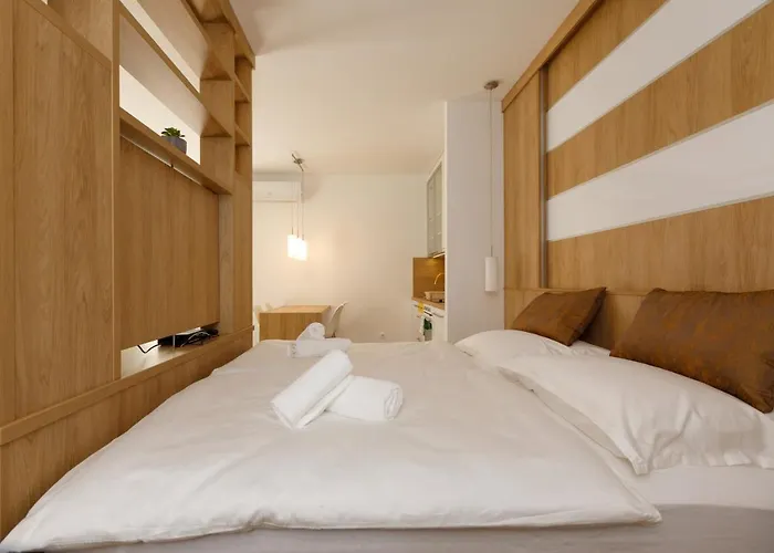 La Bella Centrum Piros/sarga Apartament