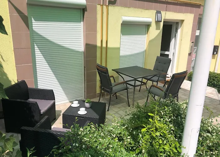 La Bella Centrum Piros/sarga Apartament *